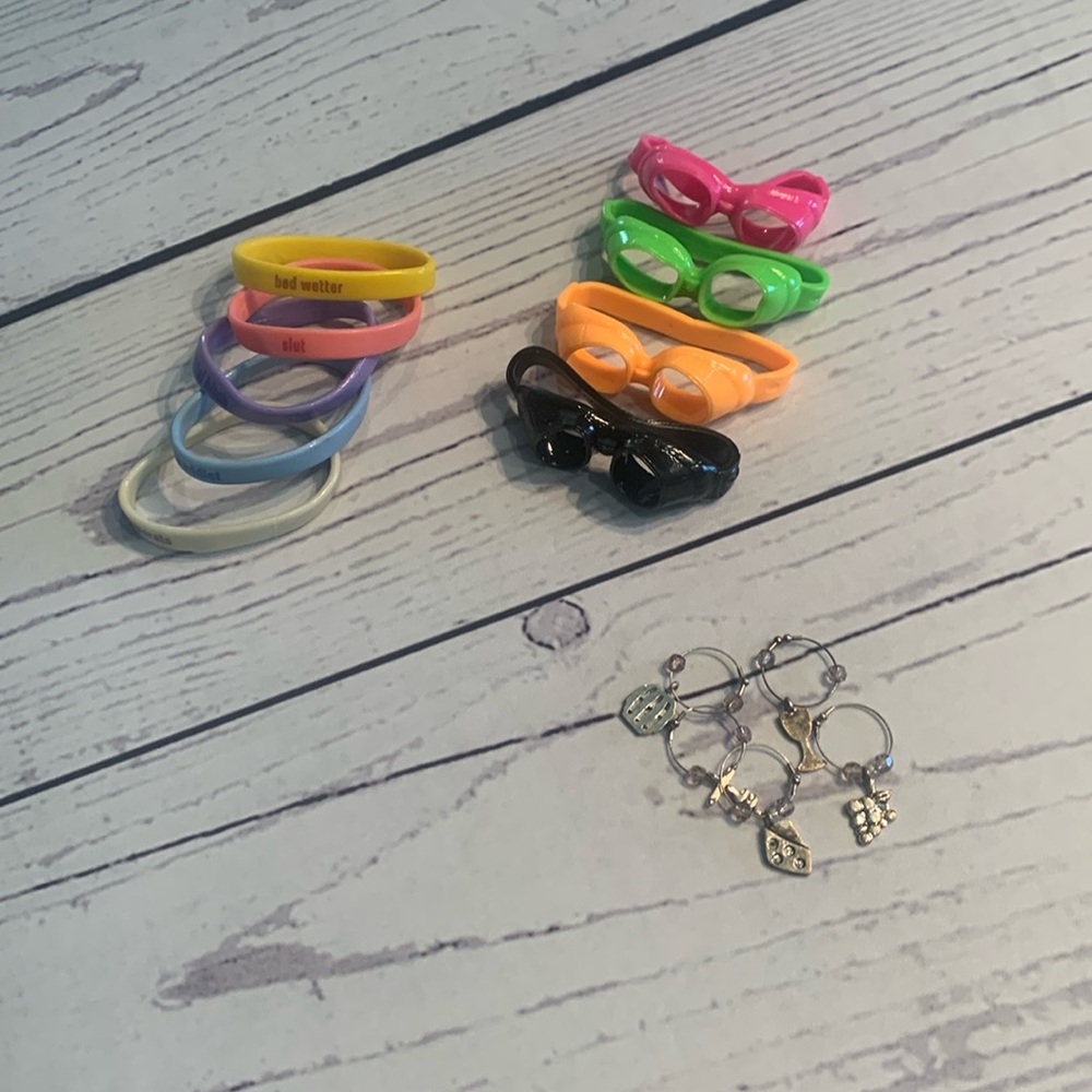 3 sets of drink markers